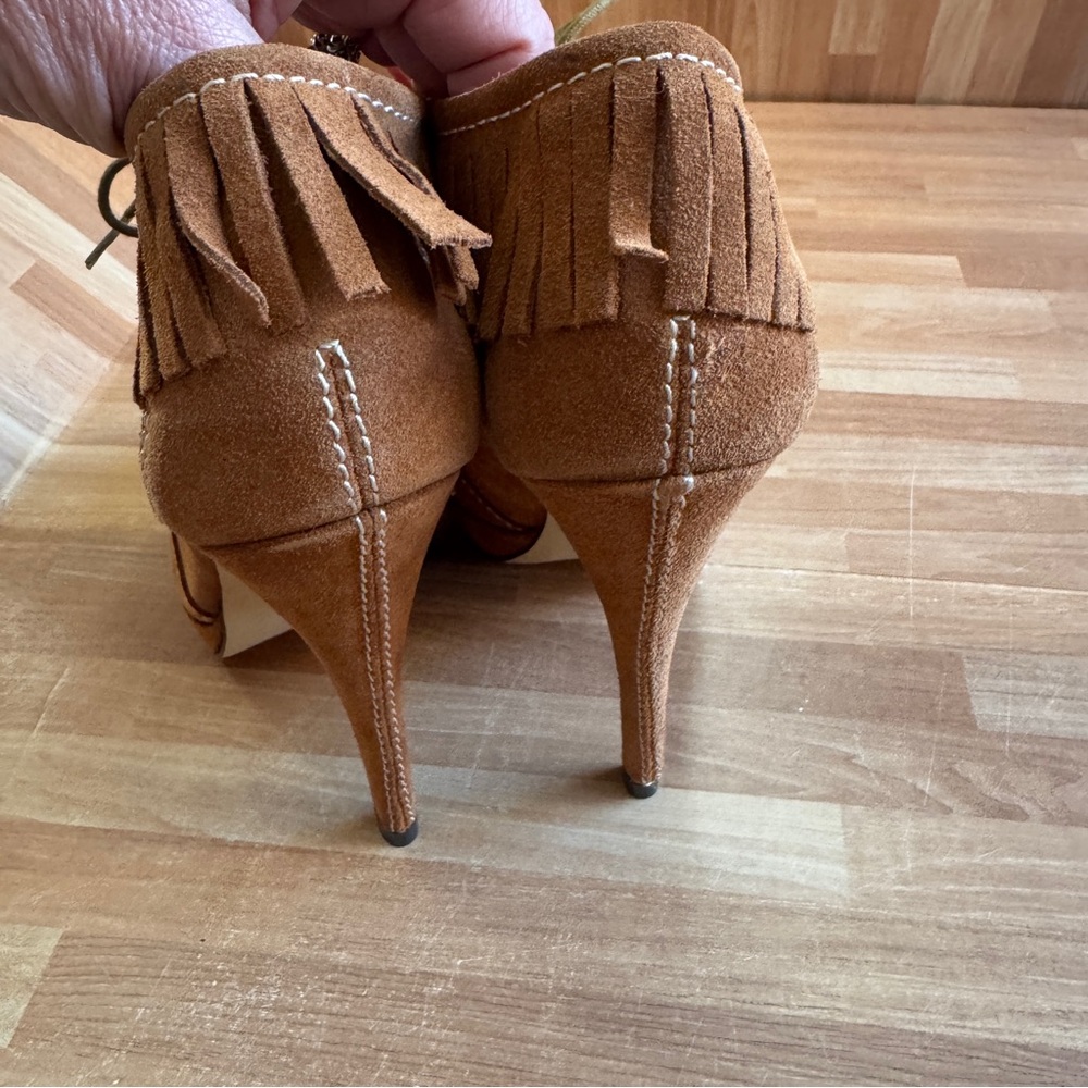 Charles by Charles David Suede Fringe Stiletto Heel Booties. Size 8 - Picture 4 of 12